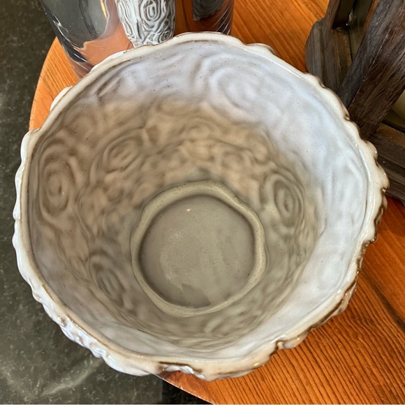 New Pottery Barn Rose Ceramic Cachepot, Grey Rosebud Planter, Small White Pot - Picture 12 of 14